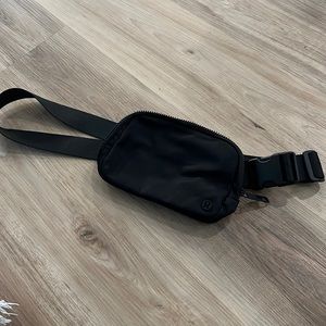 Black Lululemon Fannypack